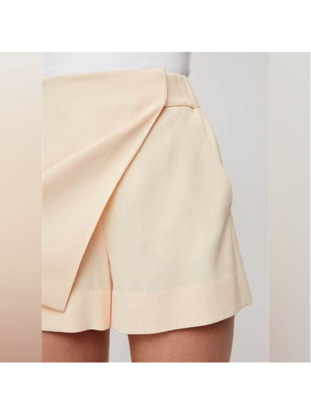 Aritzia Babaton Hikaru Skort Skirt Shorts
Crepe Yellow Size 0